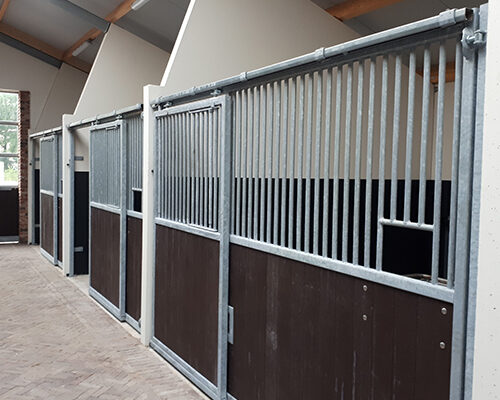 VDO Paardenstallen-Voorwand Schuifdeur Expert Line 2 VDO Paardenstallen-Voorwand Schuifdeur Expert Line 2
