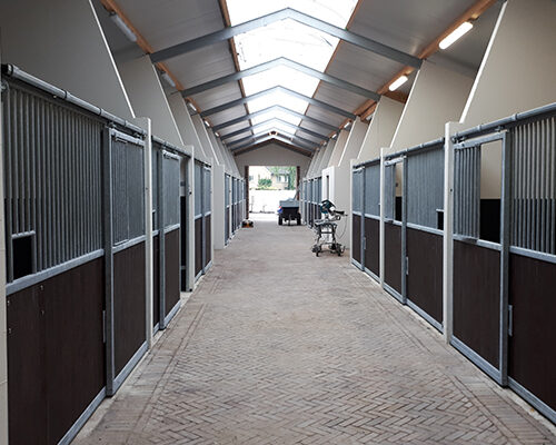 VDO Paardenstallen-Voorwand Schuifdeur Expert Line 8 VDO Paardenstallen-Voorwand Schuifdeur Expert Line 8