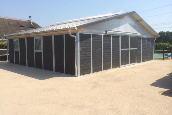 Systeemstal donker afgewerkt