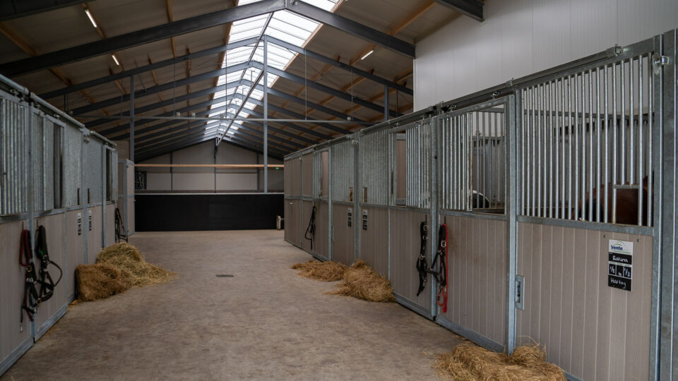 Draaibare voorwand met schuifdeur