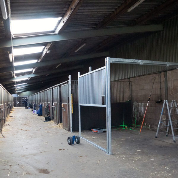 Nieuwe stallen bij Manege Hooidonk