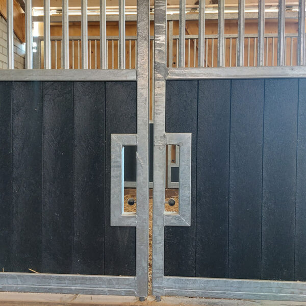 Stal met draaibare zijwanden