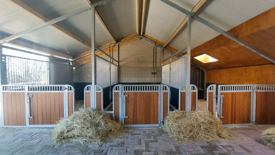 Nieuwe stallen bij Paardenrusthuis Klavertje 4