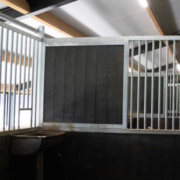 VDO Paardenstallen Golf - Stal Donkhorst - Gesloten delen in de zijwand - 03537 VDO Paardenstallen Golf - Stal Donkhorst - Gesloten delen in de zijwand - 03537