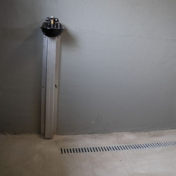 VDO Paardenstallen India - Aniek - Afvoer in de stallen - 03411 VDO Paardenstallen India - Aniek - Afvoer in de stallen - 03411