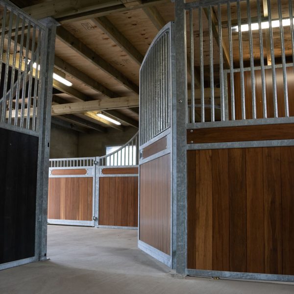 VDO Paardenstallen India - Aniek - Hoge voorwanden - 03414 VDO Paardenstallen India - Aniek - Hoge voorwanden - 03414