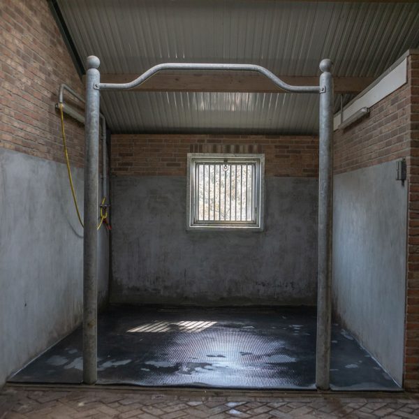 VDO Paardenstallen - Stal M&M - Een wasplaats - 03759