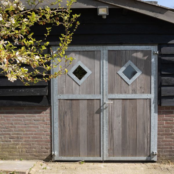 VDO Paardenstallen - Stal M&M - Ruitjes in deuren - 03736