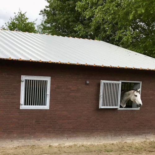 VDO Paardenstallen - Staldeuren en Stalramen